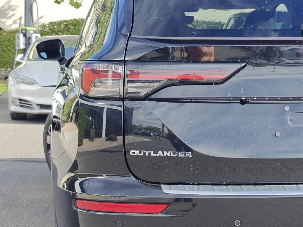 2025 Mitsubishi Outlander SE Image 31 of 35