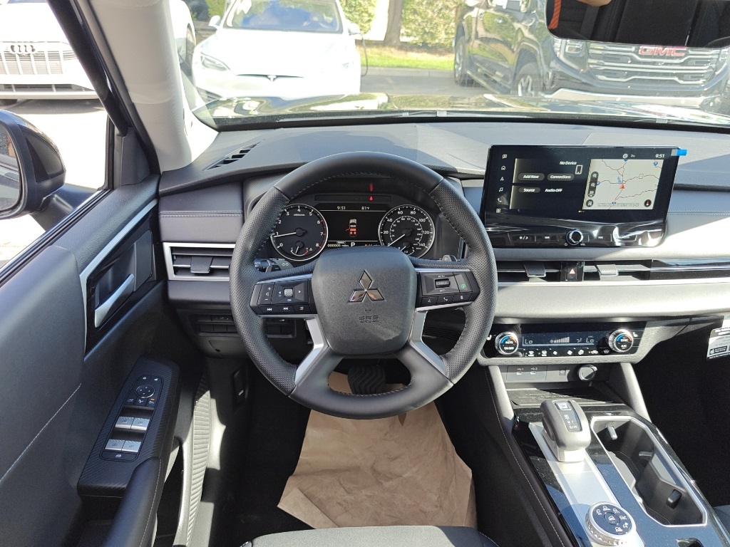 2025 Mitsubishi Outlander SE Image 20 of 35