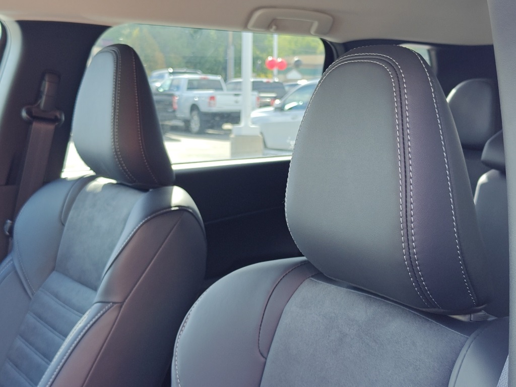 2025 Mitsubishi Outlander SE Image 16 of 35