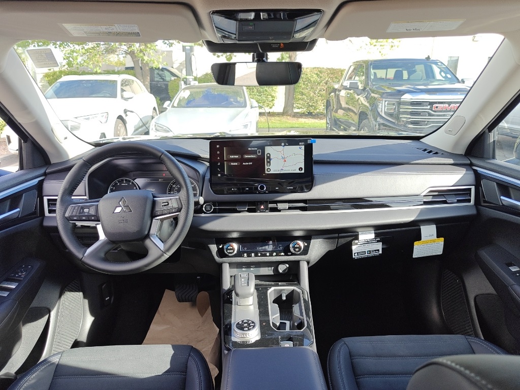 2025 Mitsubishi Outlander SE Image 19 of 35