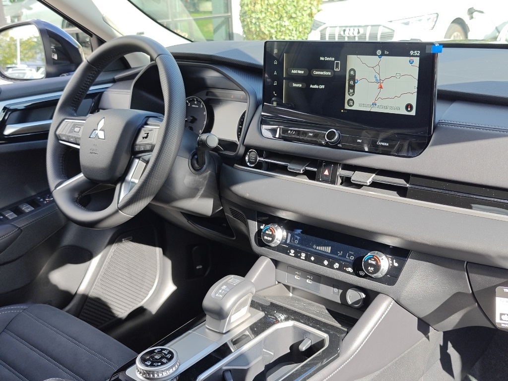 2025 Mitsubishi Outlander SE Image 21 of 35