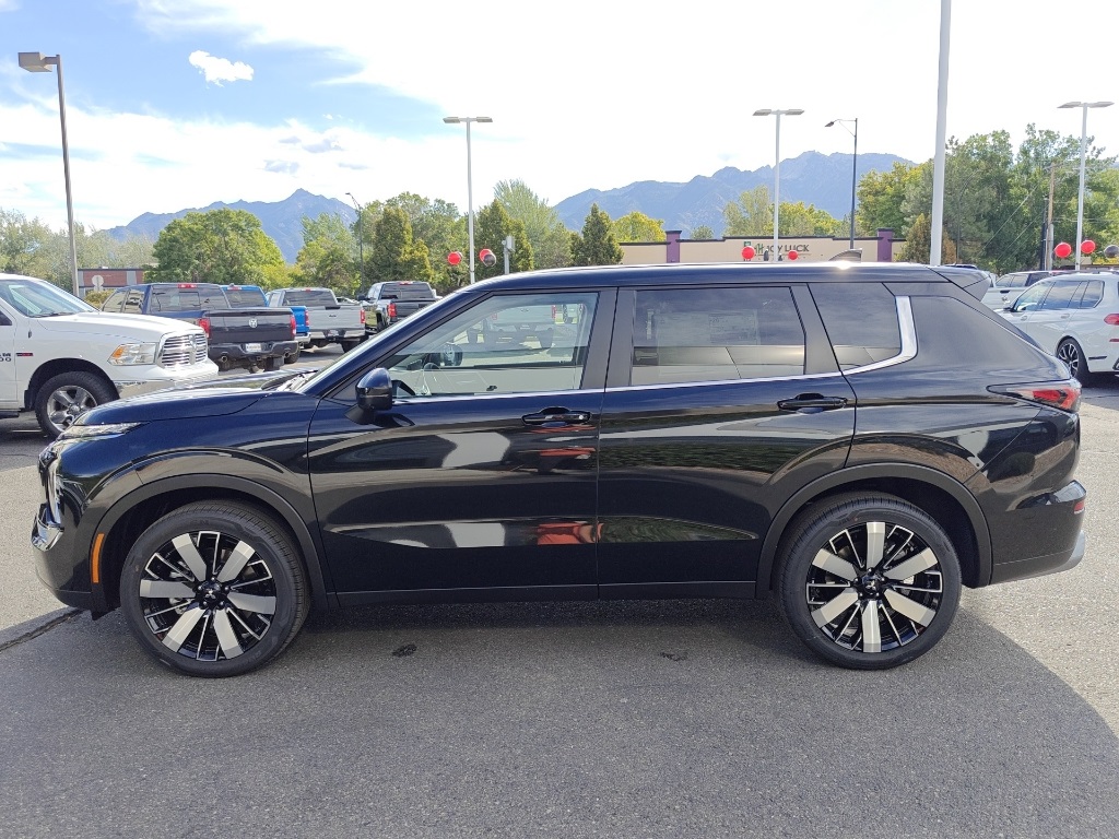 2025 Mitsubishi Outlander SE Image 7 of 35