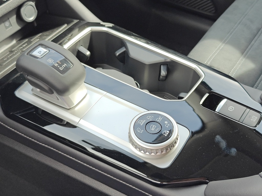 2025 Mitsubishi Outlander Image 27 of 38