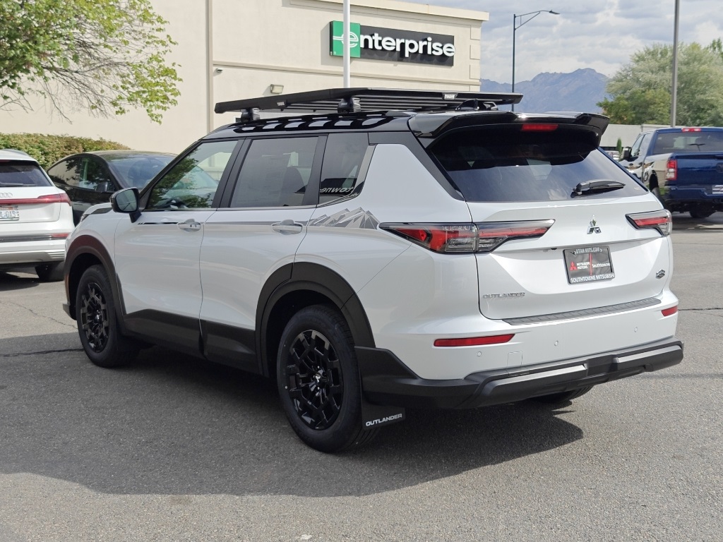 2025 Mitsubishi Outlander Image 7 of 38