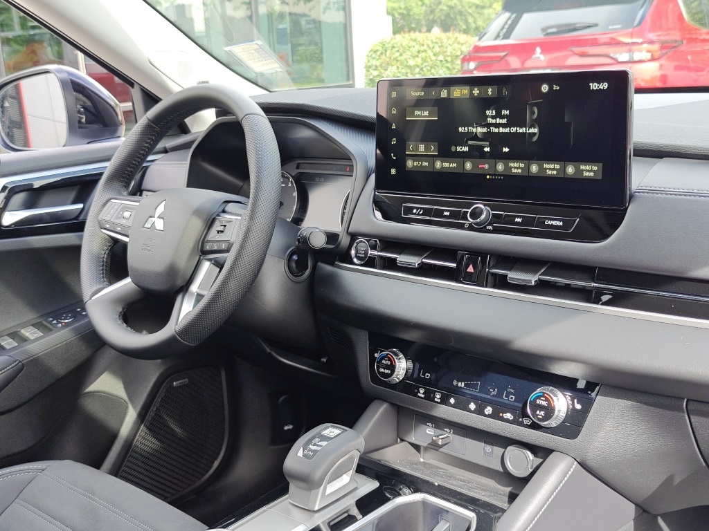 2025 Mitsubishi Outlander Image 22 of 38