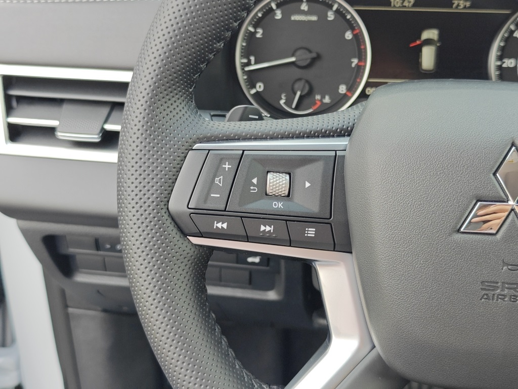 2025 Mitsubishi Outlander Image 31 of 38