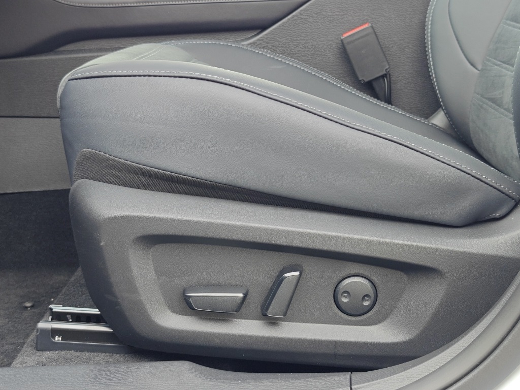 2025 Mitsubishi Outlander Image 37 of 38