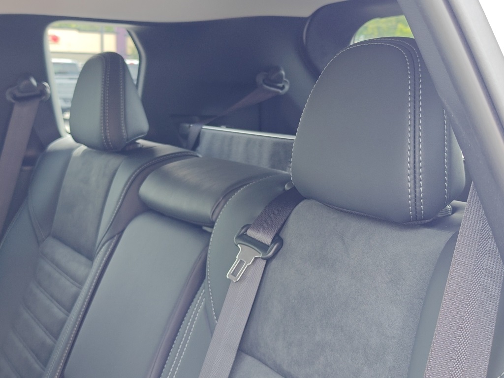 2025 Mitsubishi Outlander Image 16 of 38