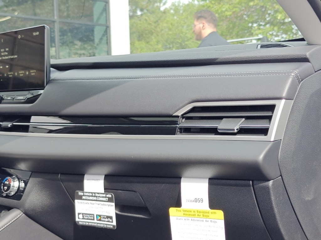 2025 Mitsubishi Outlander Image 23 of 38