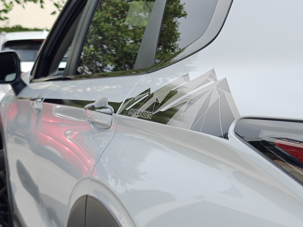 2025 Mitsubishi Outlander Image 24 of 38