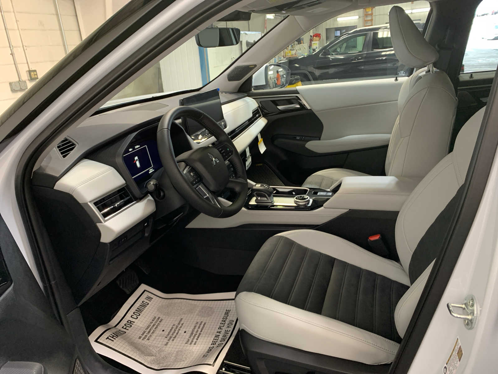 Vehicle image 8 of 12