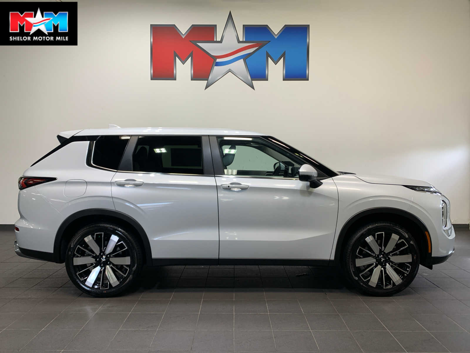 Vehicle image 2 of 12