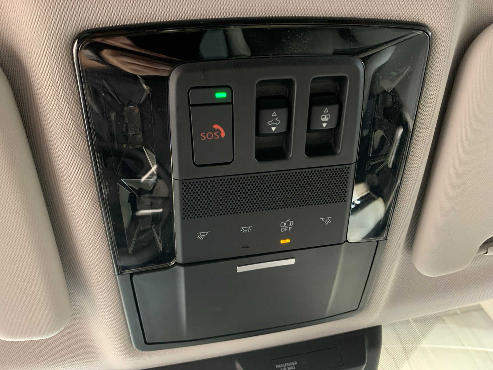Vehicle image 11 of 12