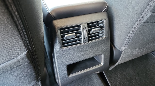 Vehicle image 14 of 32