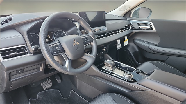 Vehicle image 9 of 32