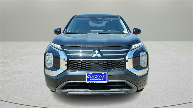 Vehicle image 2 of 32