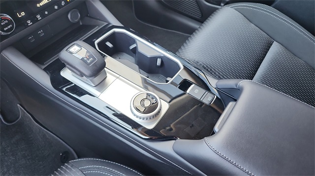 Vehicle image 15 of 32