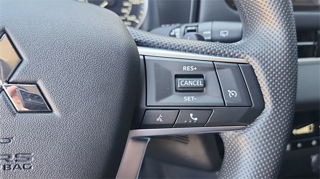 Vehicle image 23 of 32