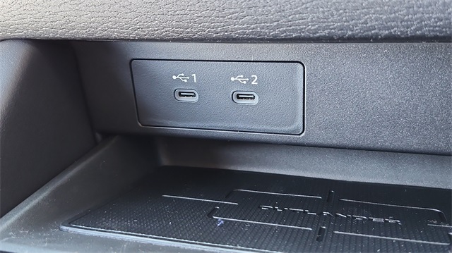 Vehicle image 18 of 32
