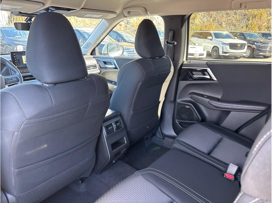2025 Mitsubishi Outlander ES Image 12 of 27