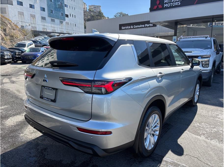 2025 Mitsubishi Outlander ES Image 4 of 27