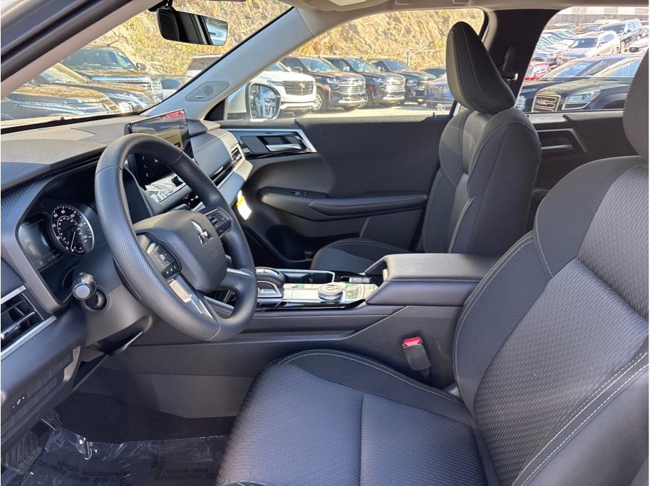 2025 Mitsubishi Outlander ES Image 27 of 27