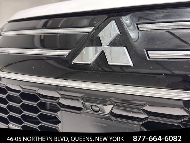 Vehicle image 13 of 33