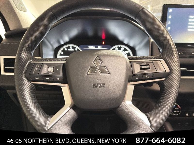 Vehicle image 20 of 33