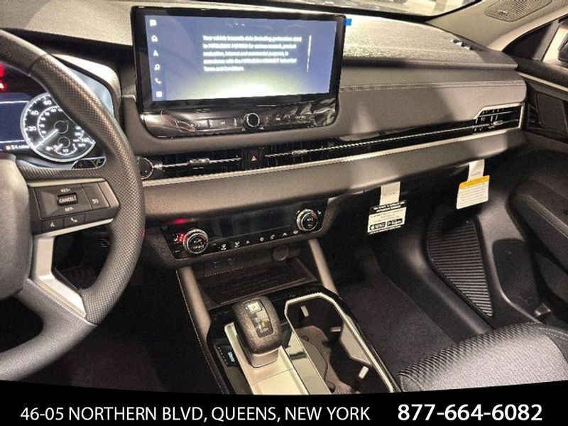 Vehicle image 22 of 33