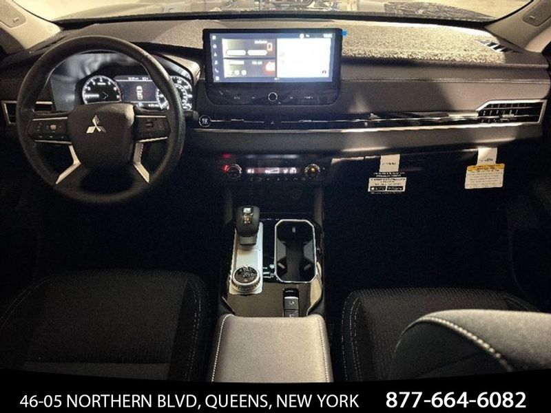 Vehicle image 29 of 33
