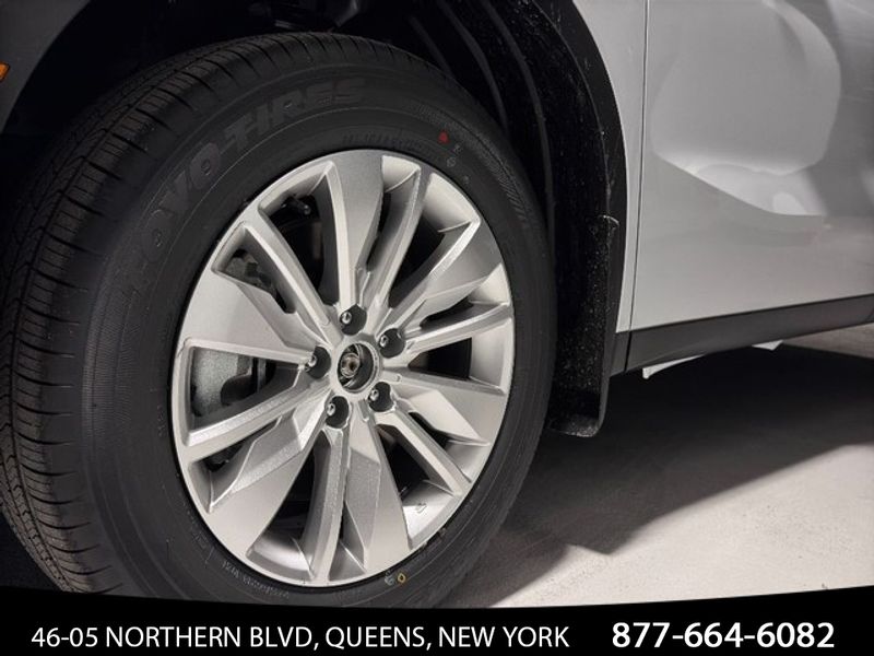 Vehicle image 15 of 33