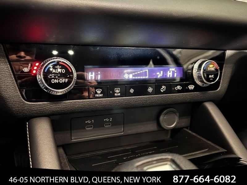 Vehicle image 24 of 33