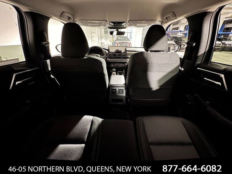 Vehicle image 12 of 33