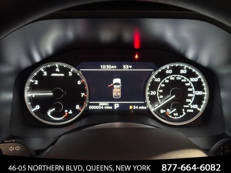 Vehicle image 21 of 33