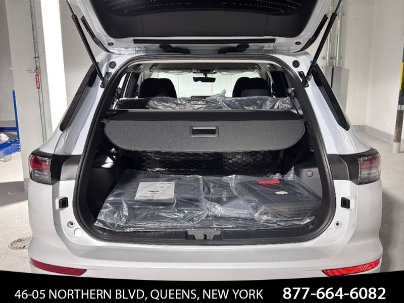 Vehicle image 11 of 33