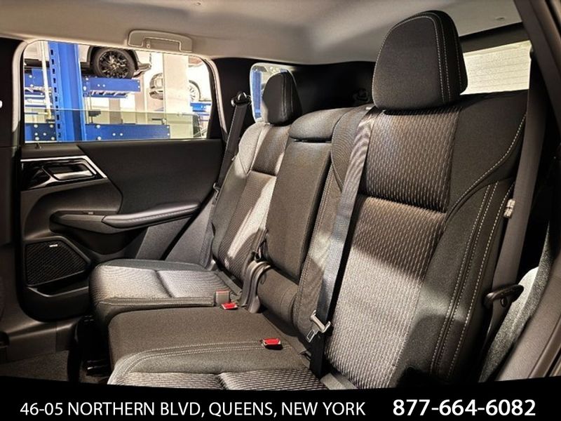 Vehicle image 26 of 33