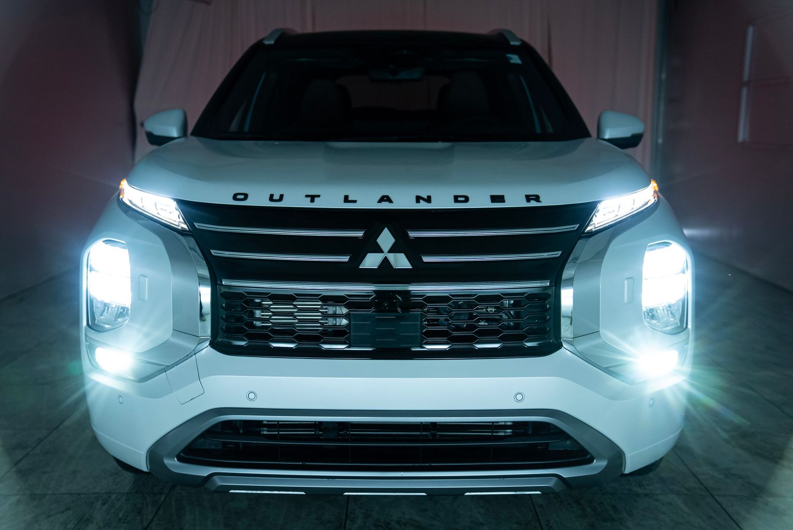 2025 Mitsubishi Outlander ES Image 3 of 40