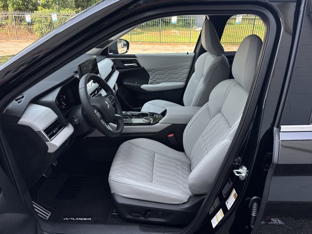 Vehicle image 12 of 14