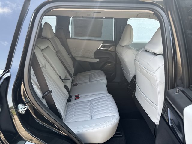 Vehicle image 11 of 14