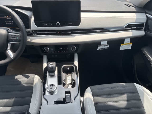 Vehicle image 17 of 28