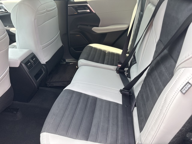 Vehicle image 14 of 28