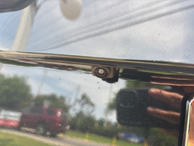 Vehicle image 25 of 28