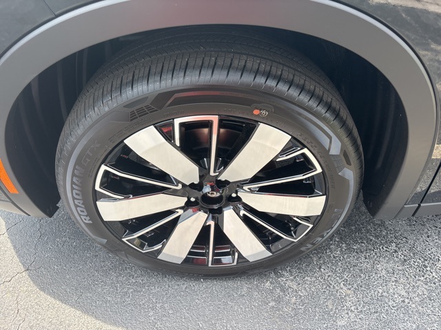 Vehicle image 9 of 28