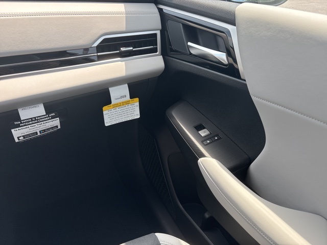 Vehicle image 18 of 28