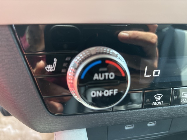 Vehicle image 22 of 28