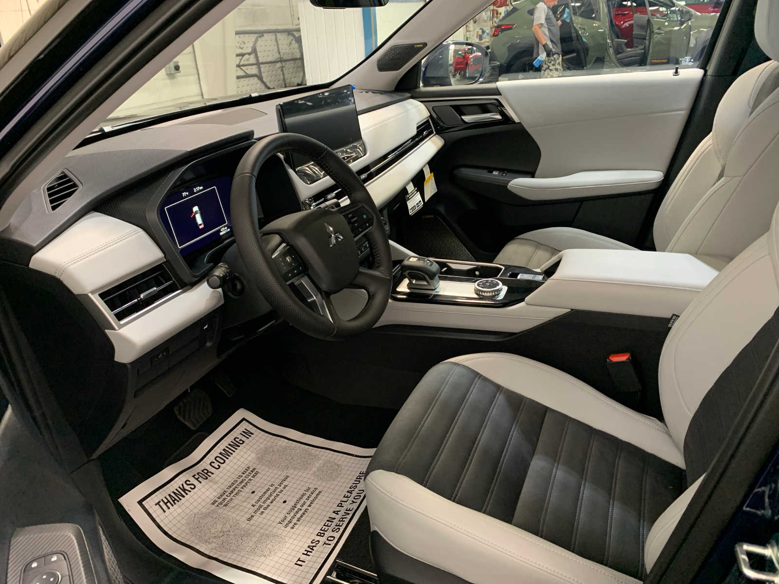 Vehicle image 8 of 12