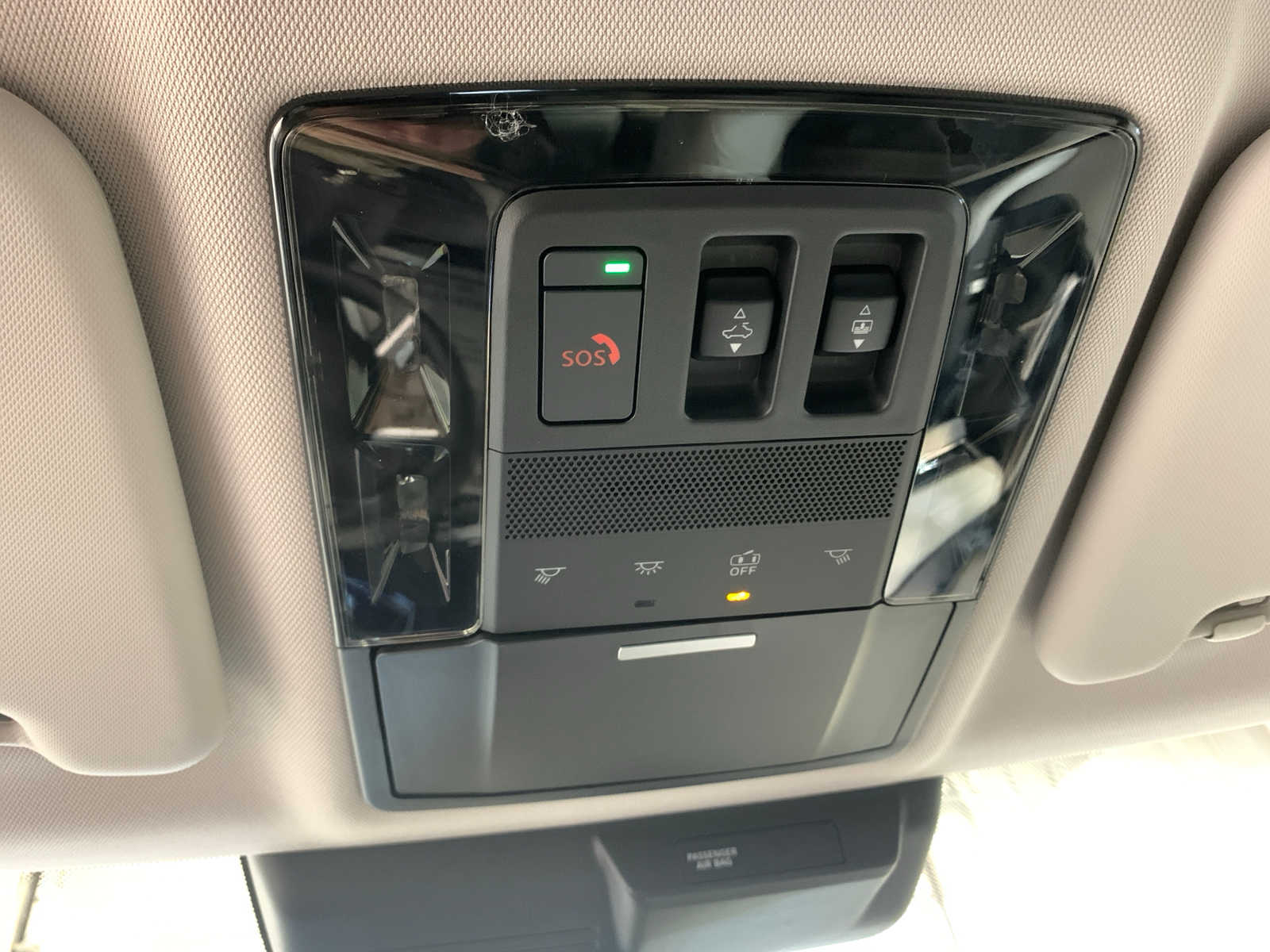 Vehicle image 10 of 12