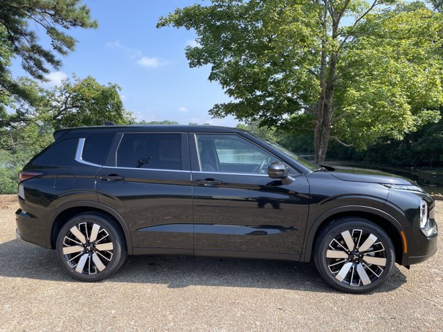 Vehicle image 4 of 14