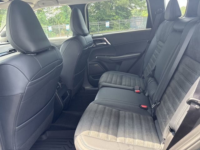 Vehicle image 11 of 14