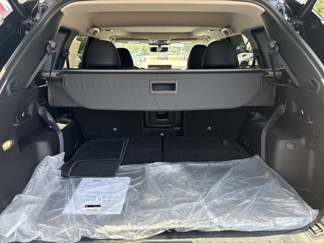 Vehicle image 8 of 14